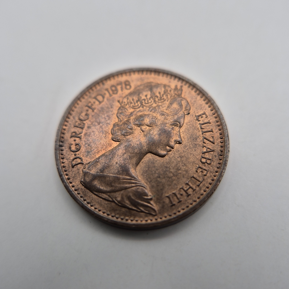 Vintage 1978 NEW PENNY Copper Coin with Queen Elizabeth II